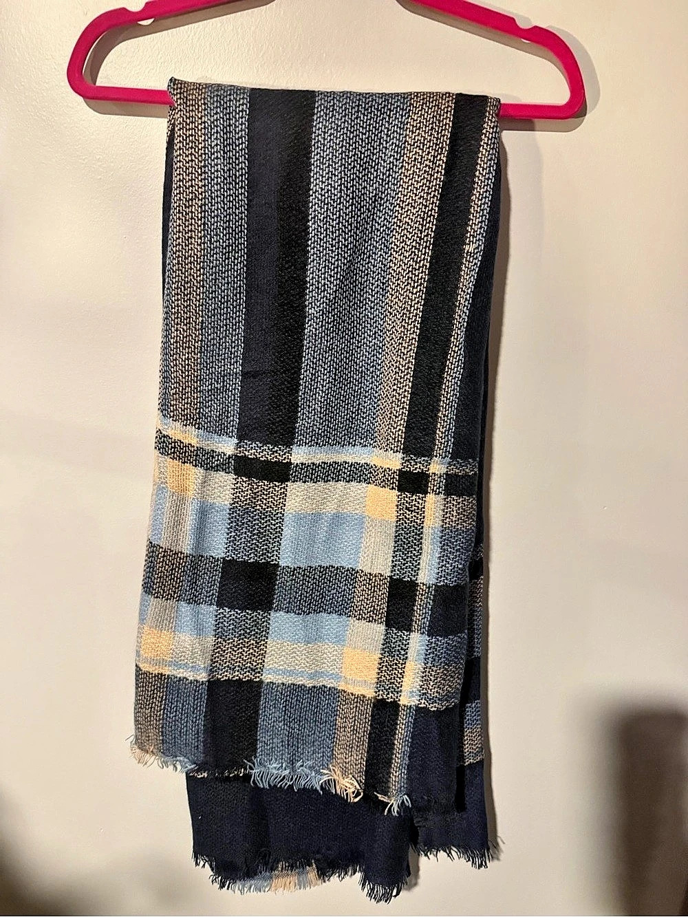 Over sized Plaid Scarf in Black & Blue Like New - Picture 1 of 2